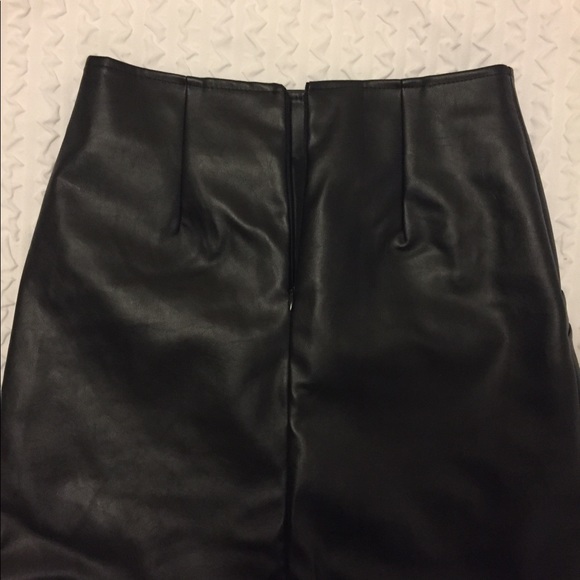 Black Leather Skirt - Picture 2 of 4